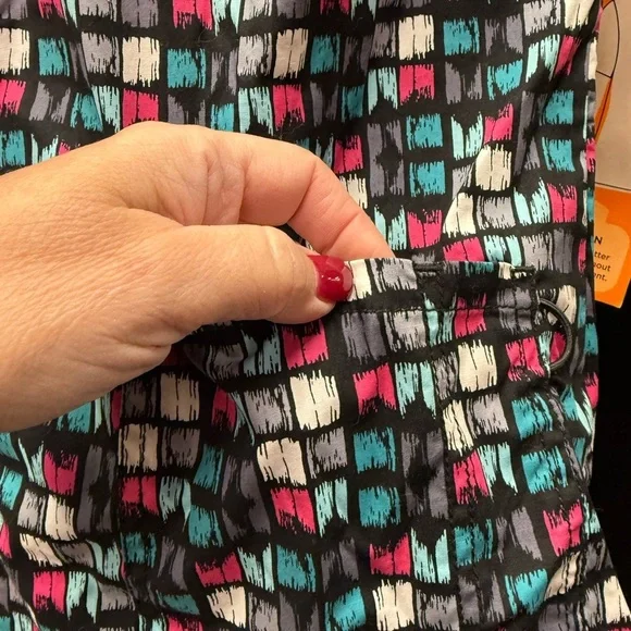 NEW- Labdu Women’s Colorful Patterned Scrub Top Pro Flex  Sz XS - Picture 3 of 11